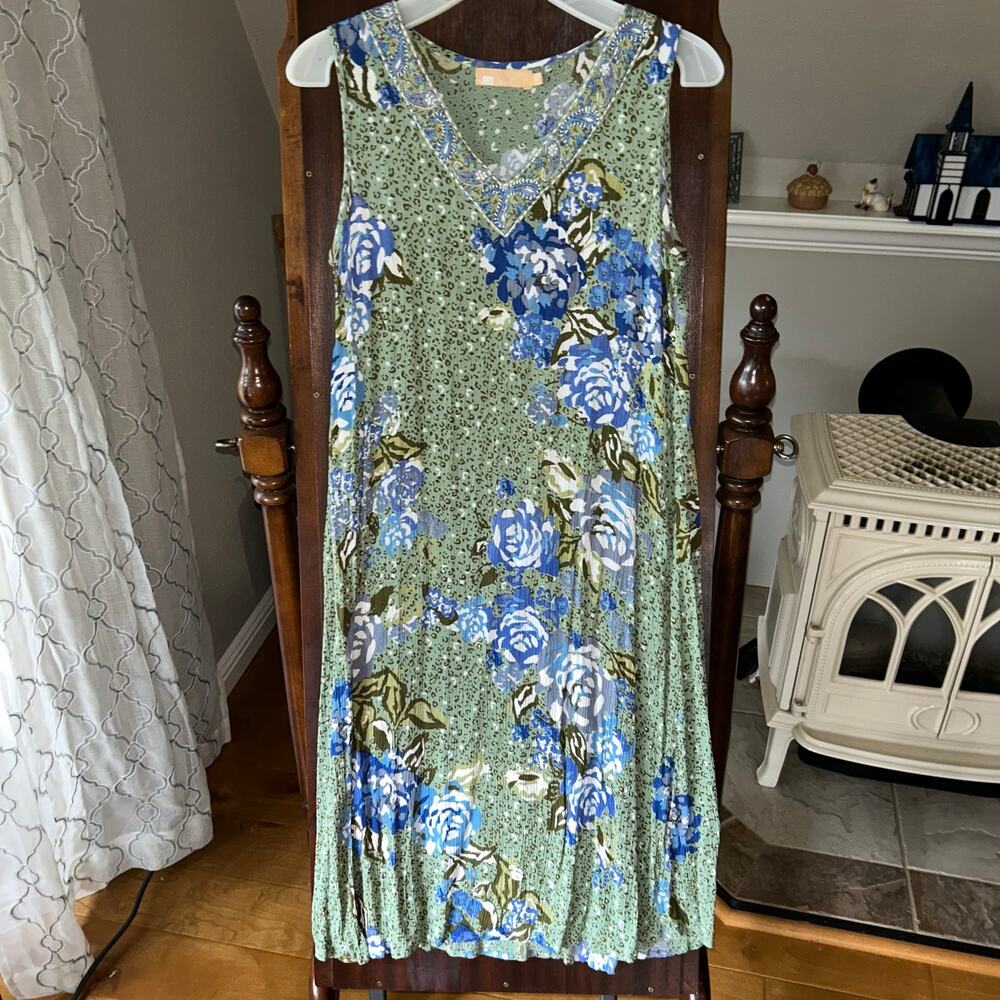 La Cera green sleeveless dress M floral print embroidered v-neckline cottage